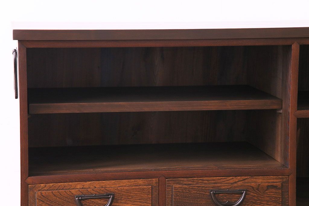 レトロ家具　昭和初期　脚付き　レトロな雰囲気漂うリメイクローボード(収納棚、リビングボード)