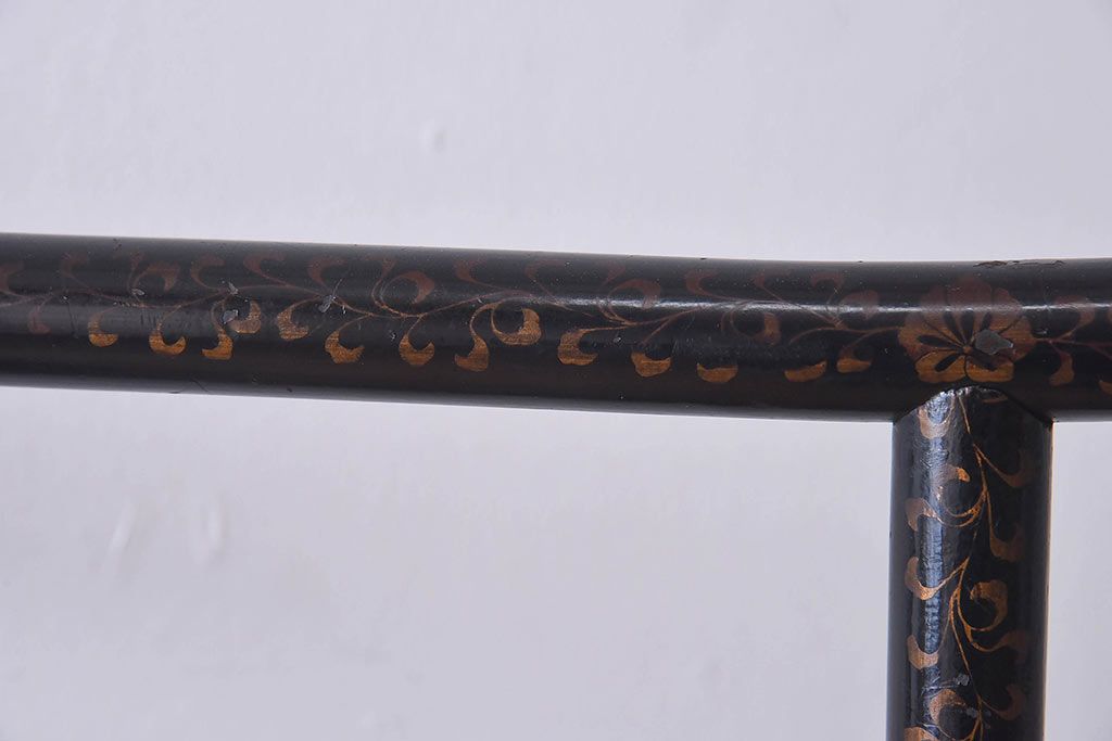 アンティーク雑貨　昭和初期　可憐な梅の花があしらわれた二つ折り衣桁(着物掛け)