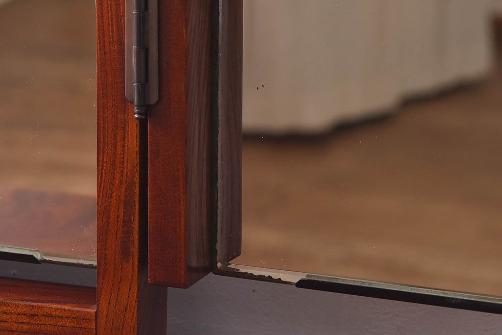 中古　岩谷堂箪笥　スツール付き　金具の装飾が見事な三面鏡(鏡台、ドレッサー)