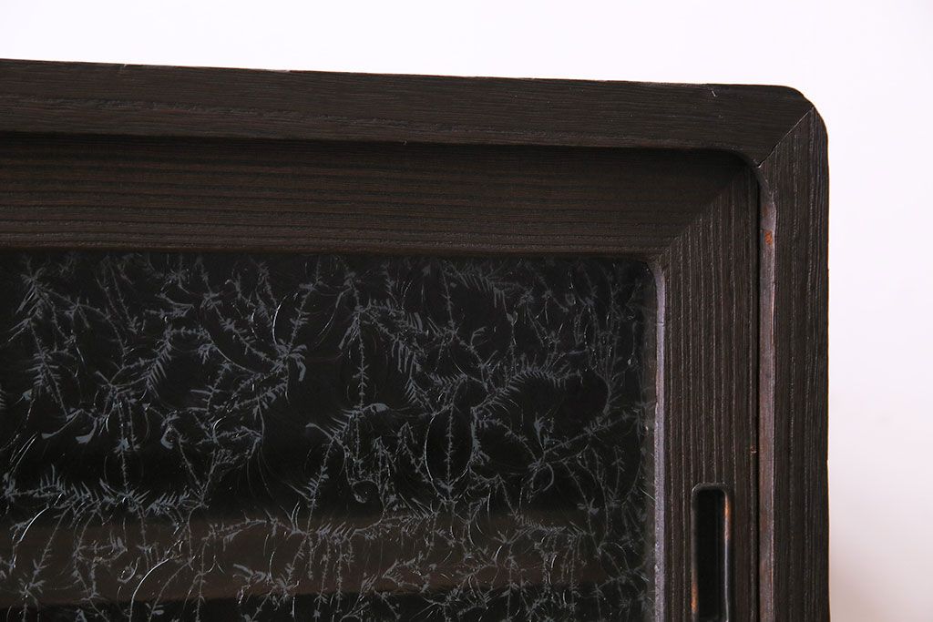レトロ家具　昭和レトロ　桐材　丸みを帯びたフォルムが可愛らしい脚付きローボード(戸棚、収納棚)