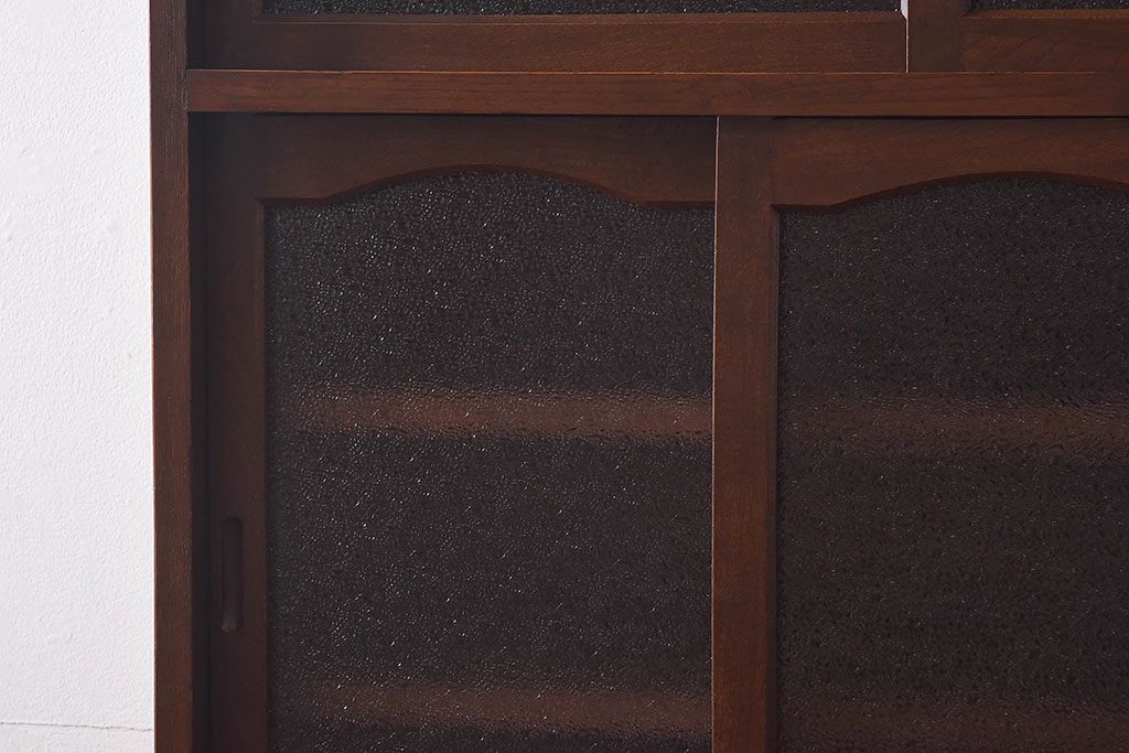 レトロ家具　昭和レトロ　ダイヤガラス　懐かしい雰囲気が漂う作業台付きのカップボード(食器棚、キッチンボード、収納  棚)