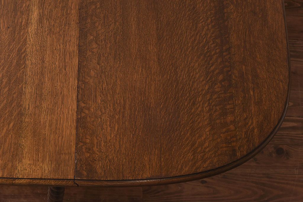 アンティーク家具　アンティーク　オーク材製　ツイストレッグが上品な印象のバタフライテーブル(エクステンションテーブル、  ダイニングテーブル)