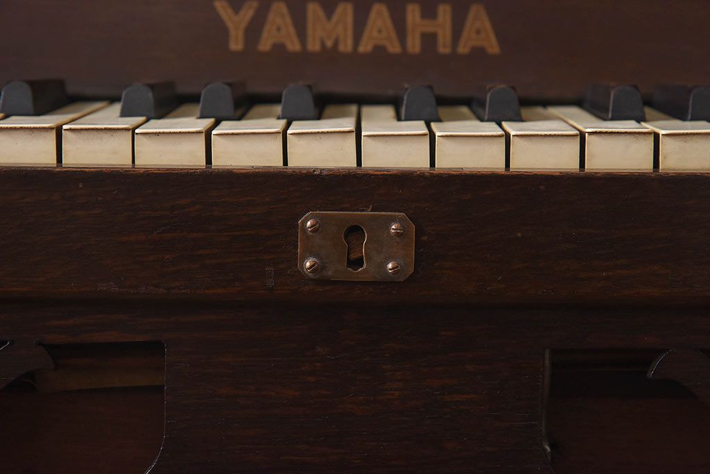 アンティーク雑貨　ジャンク品　YAMAHA(ヤマハ、日本楽器)　ナラ材　レトロな雰囲気満載のリードオルガン(楽器)