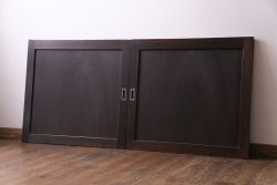 和製アンティーク　総ケヤキ一枚板　取っ手がアクセントの板戸(窓、建具)2枚セット