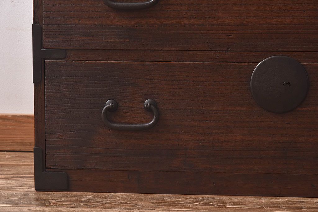 アンティーク家具　大正期　総桐材　シンプルな金具が落ちついた雰囲気漂う重ね箪笥(チェスト、引き出し、桐箪笥、桐たんす)