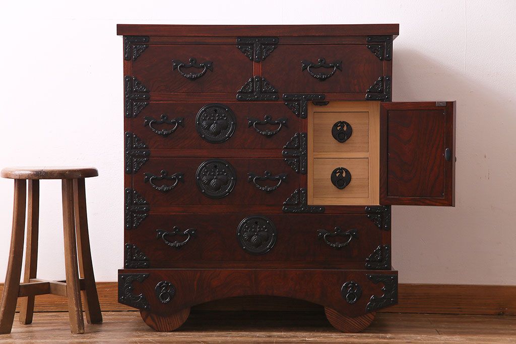 中古美品　岩谷堂箪笥　桐文様　銀河5号　車箪笥(整理箪笥、チェスト、桐箪笥、桐たんす)