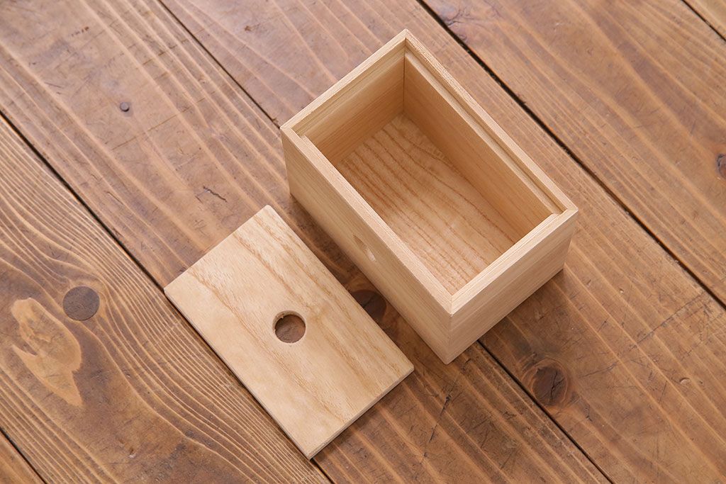 中古美品　岩谷堂箪笥　桐文様　銀河5号　車箪笥(整理箪笥、チェスト、桐箪笥、桐たんす)