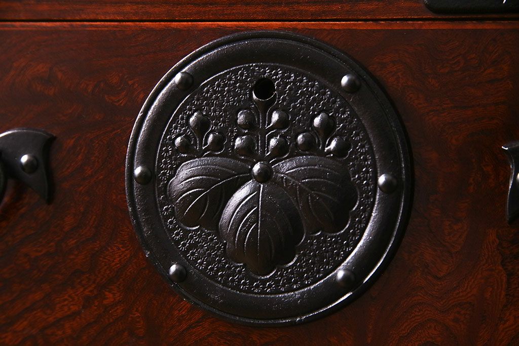中古美品　岩谷堂箪笥　桐文様　銀河5号　車箪笥(整理箪笥、チェスト、桐箪笥、桐たんす)