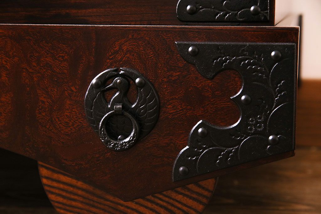 中古美品　岩谷堂箪笥　桐文様　銀河5号　車箪笥(整理箪笥、チェスト、桐箪笥、桐たんす)