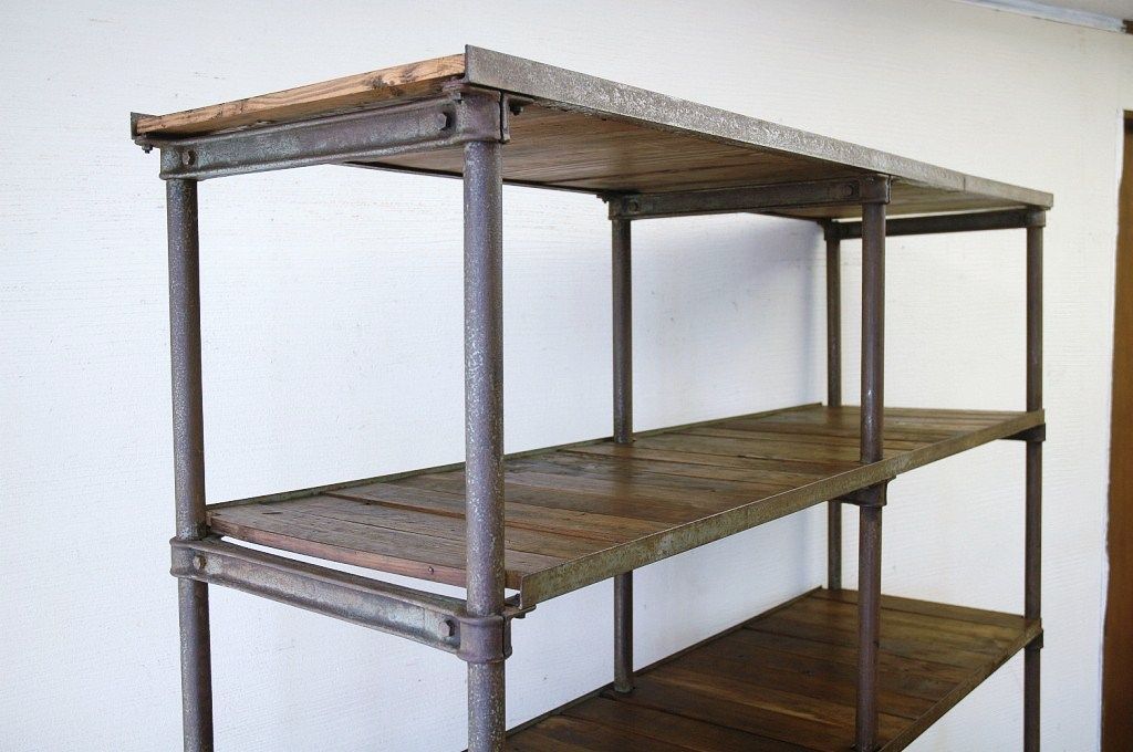 アンティーク家具　◆重厚!古いアイアンの大きな陳列棚