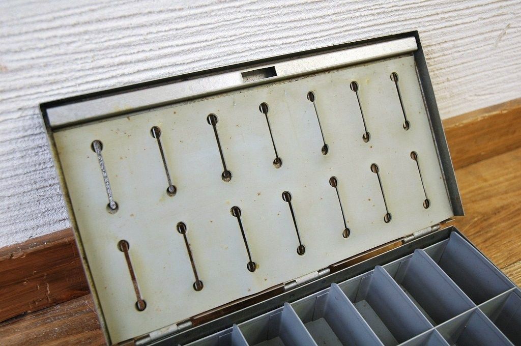 アンティーク雑貨　珍品!古いアイアンの金種分手提げ金庫