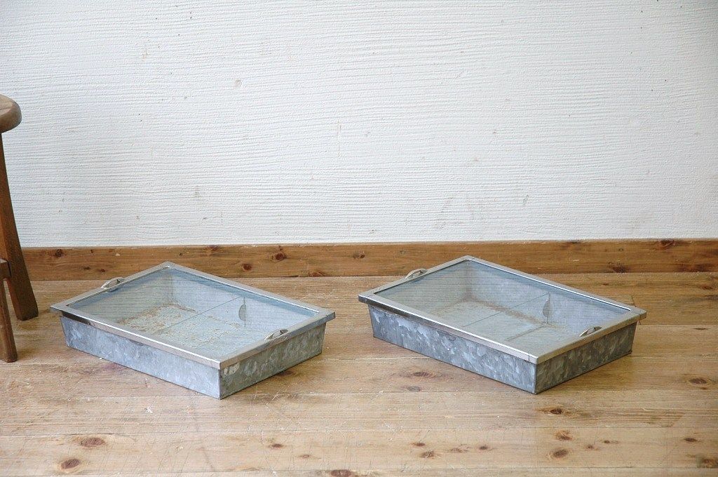 アンティーク家具　古い駄菓子屋のブリキのガラスケース2個組1