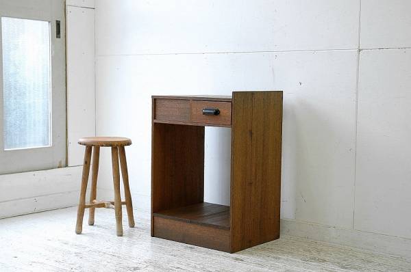 アンティーク家具　古い写真館の両面引き出しサイドテーブル