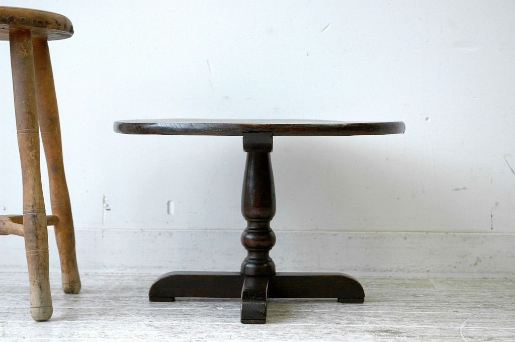 アンティーク家具　古い欅材の小さなカフェテーブル