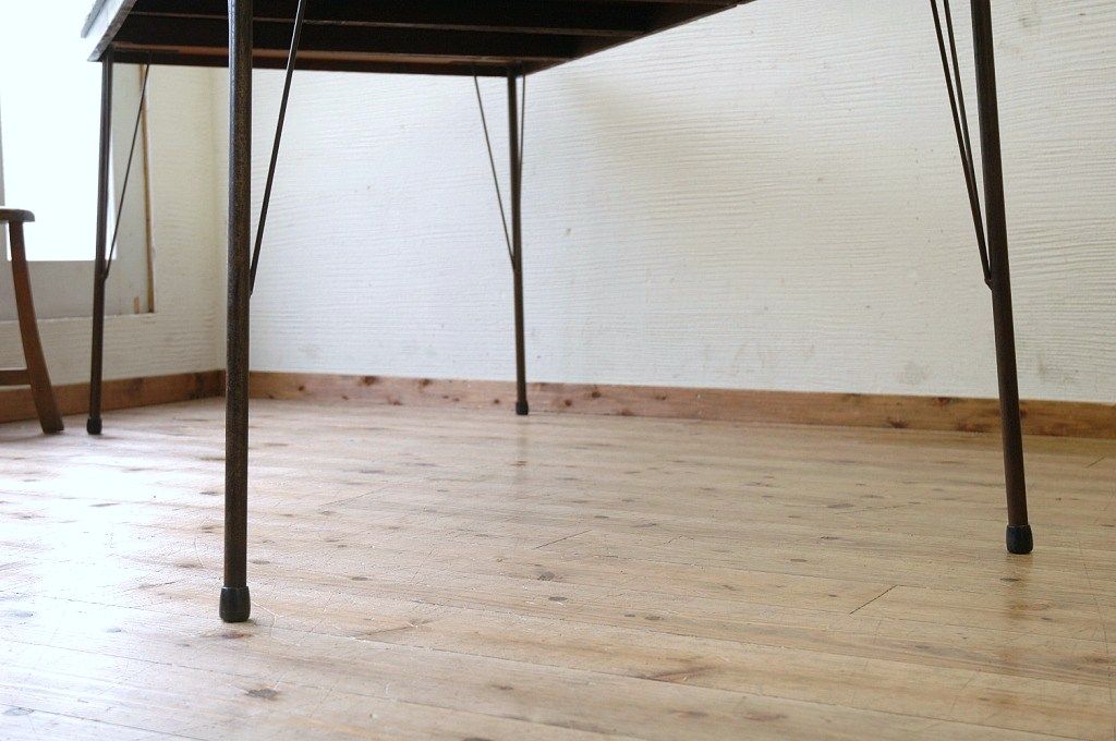 アンティーク家具　☆古い木の大きな鉄脚作業台1