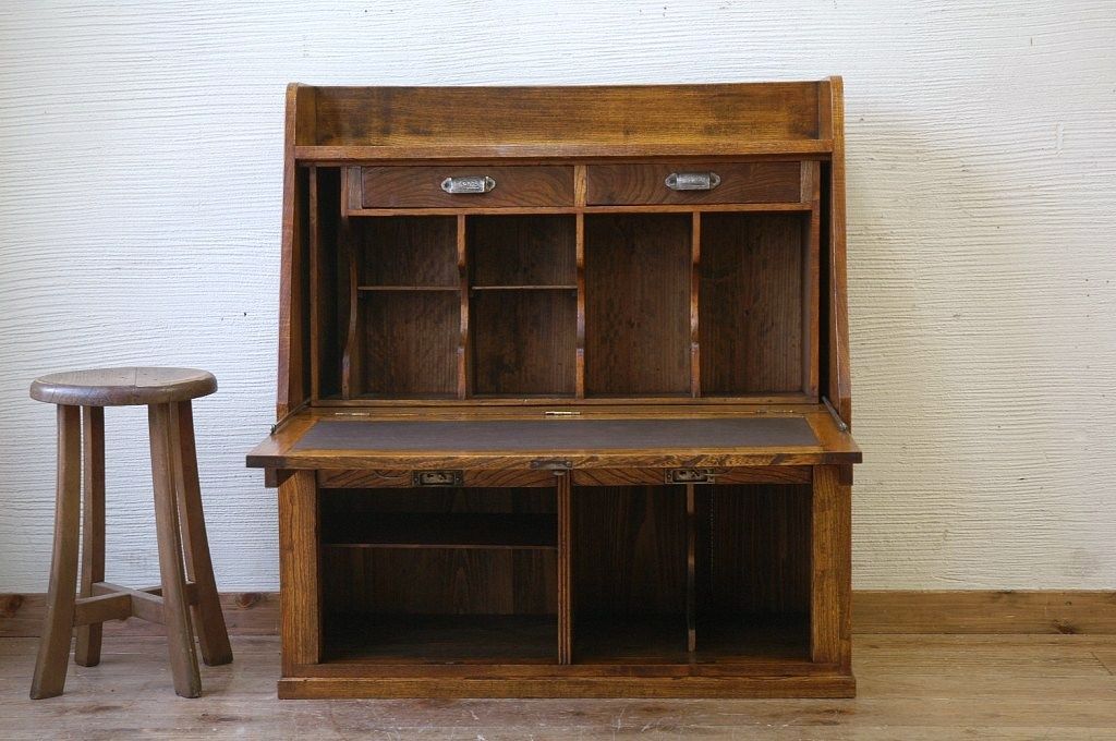 美品!シャッター扉ライティングビューロー