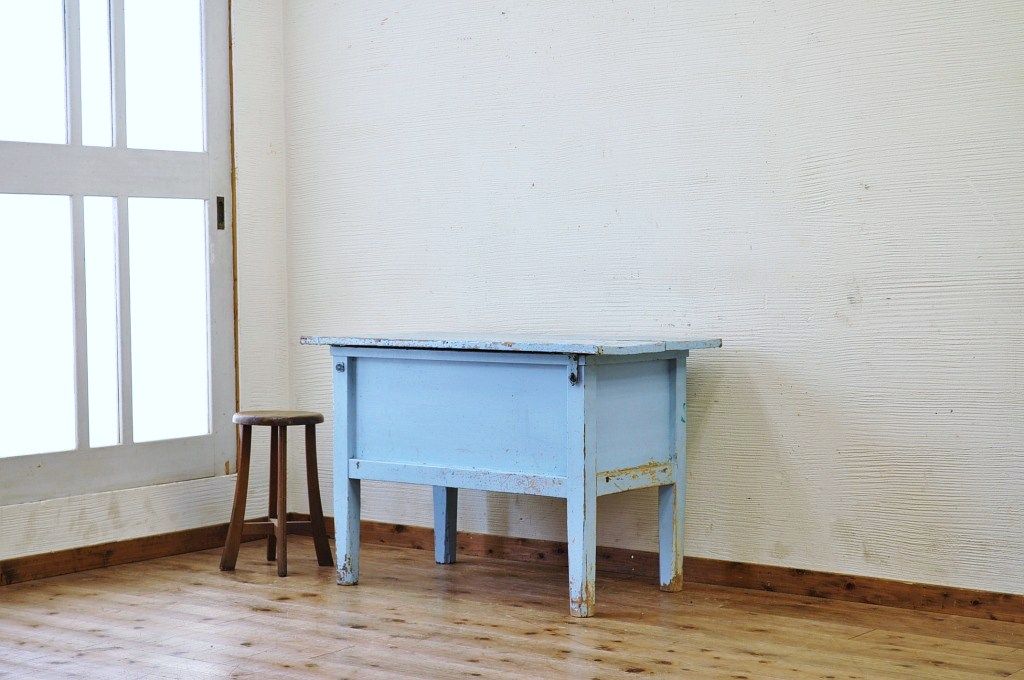 アンティーク家具　★古い酒屋のペンキの剥げた収納付き作業台