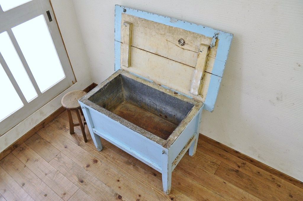 アンティーク家具　★古い酒屋のペンキの剥げた収納付き作業台