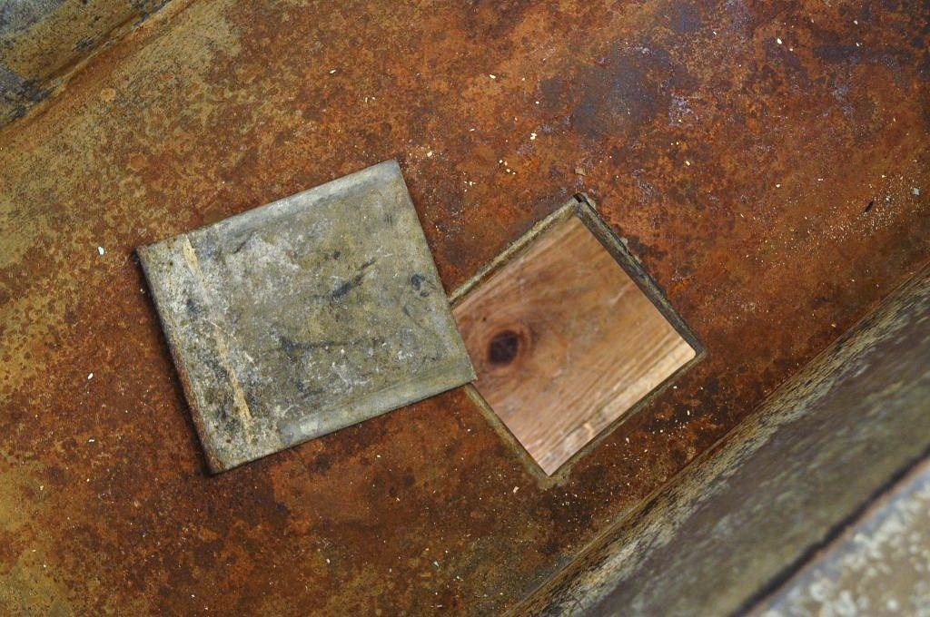 アンティーク家具　★古い酒屋のペンキの剥げた収納付き作業台