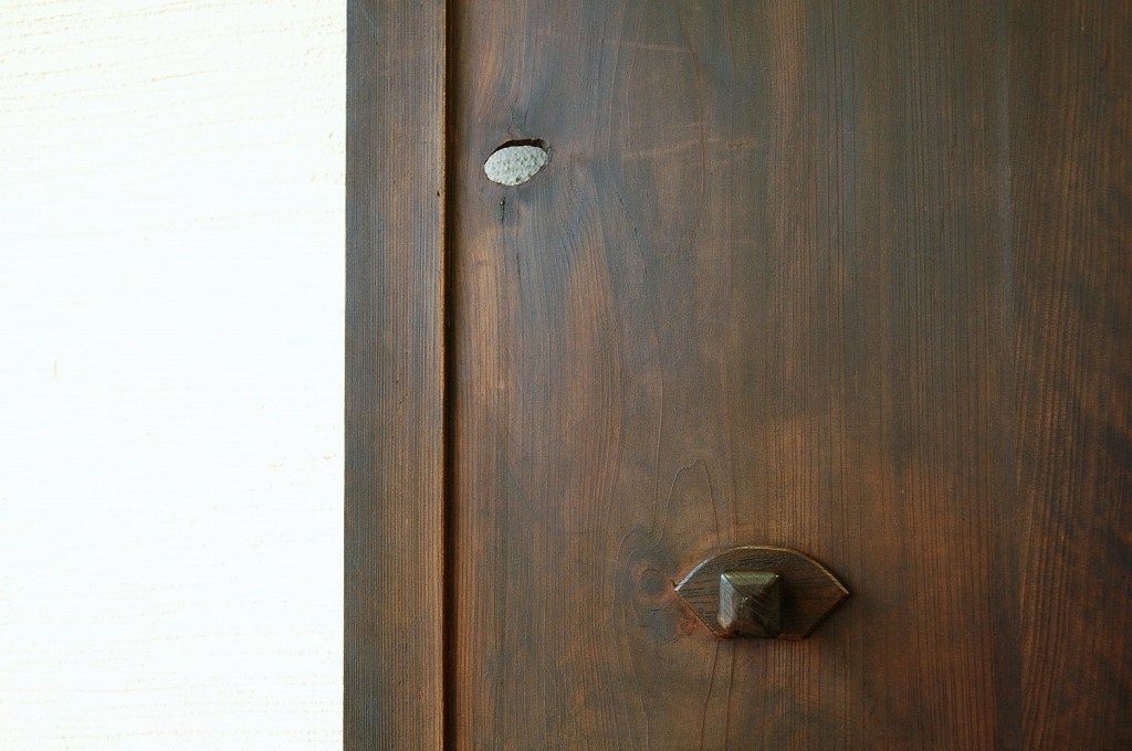 特大!古い居酒屋の大きな扉