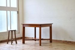 レトロ家具　古いナラ材のレトロなテーブル