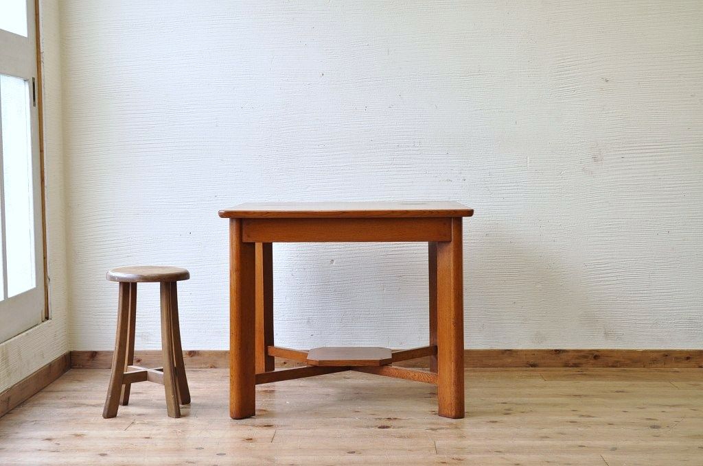 レトロ家具　古いナラ材のレトロなテーブル