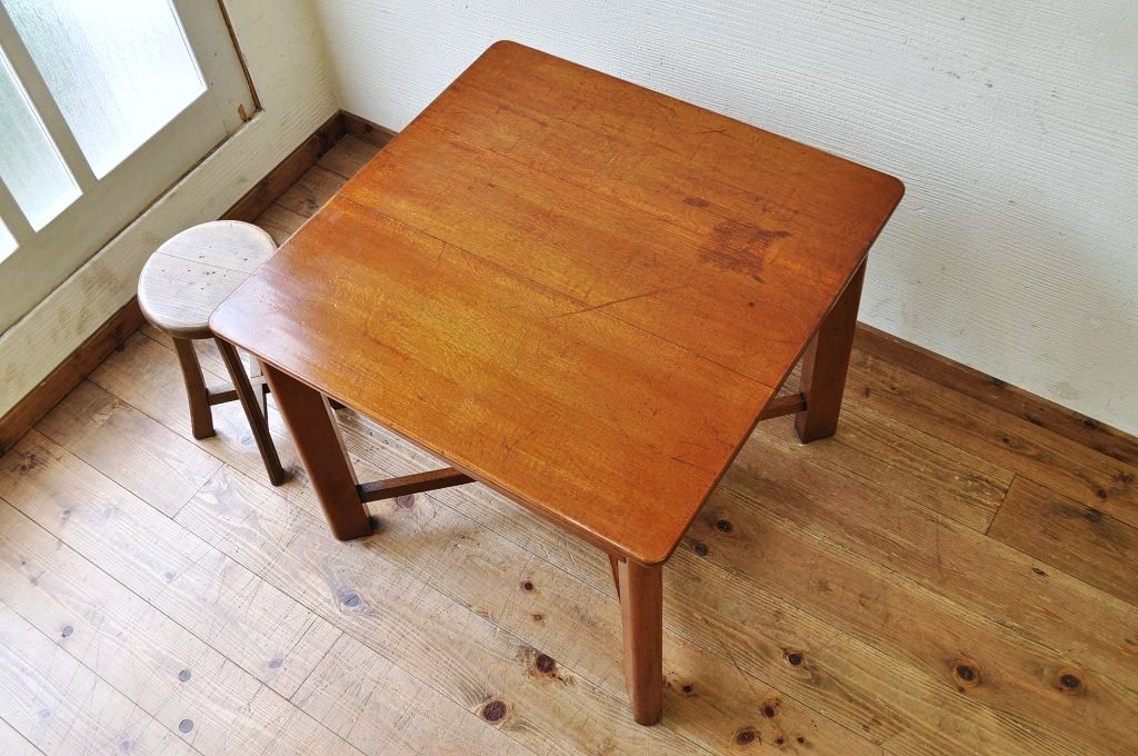 レトロ家具　古いナラ材のレトロなテーブル