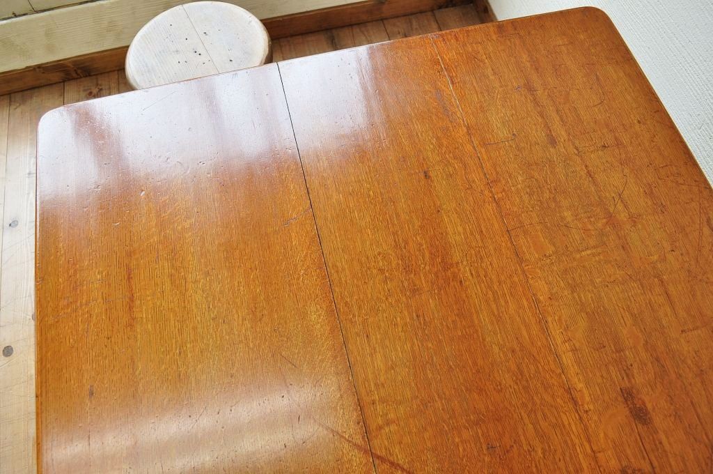 レトロ家具　古いナラ材のレトロなテーブル
