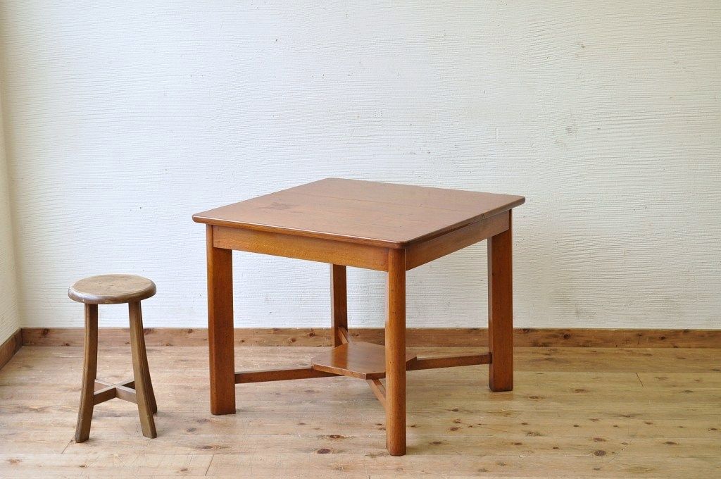 レトロ家具　古いナラ材のレトロなテーブル