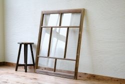 古い木味のシンプルなガラス窓2　