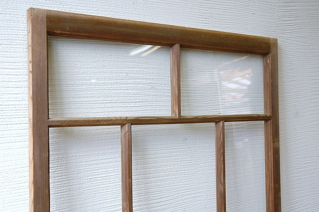古い木味のシンプルなガラス窓2　