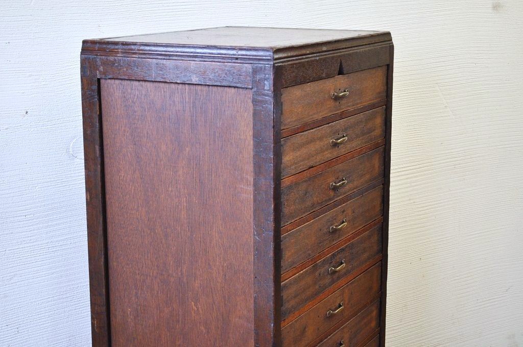 アンティーク家具　古い木の縦型脚付き10杯引き出し