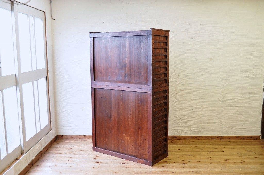 アンティーク家具　前面玉杢　極厚金具の三方欅美濃帳場箪笥