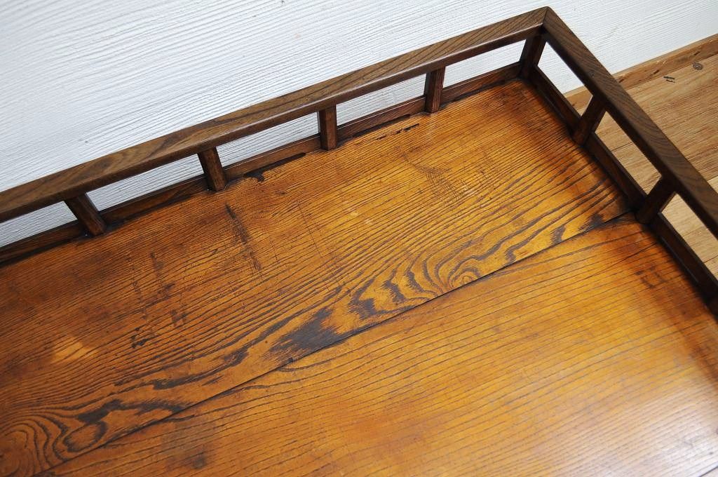 アンティーク雑貨　珍品希少!古い欅材の作りの立派な陣列台(飾り台)