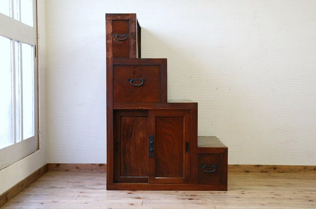 アンティーク家具　古い欅材の重厚な階段箪笥