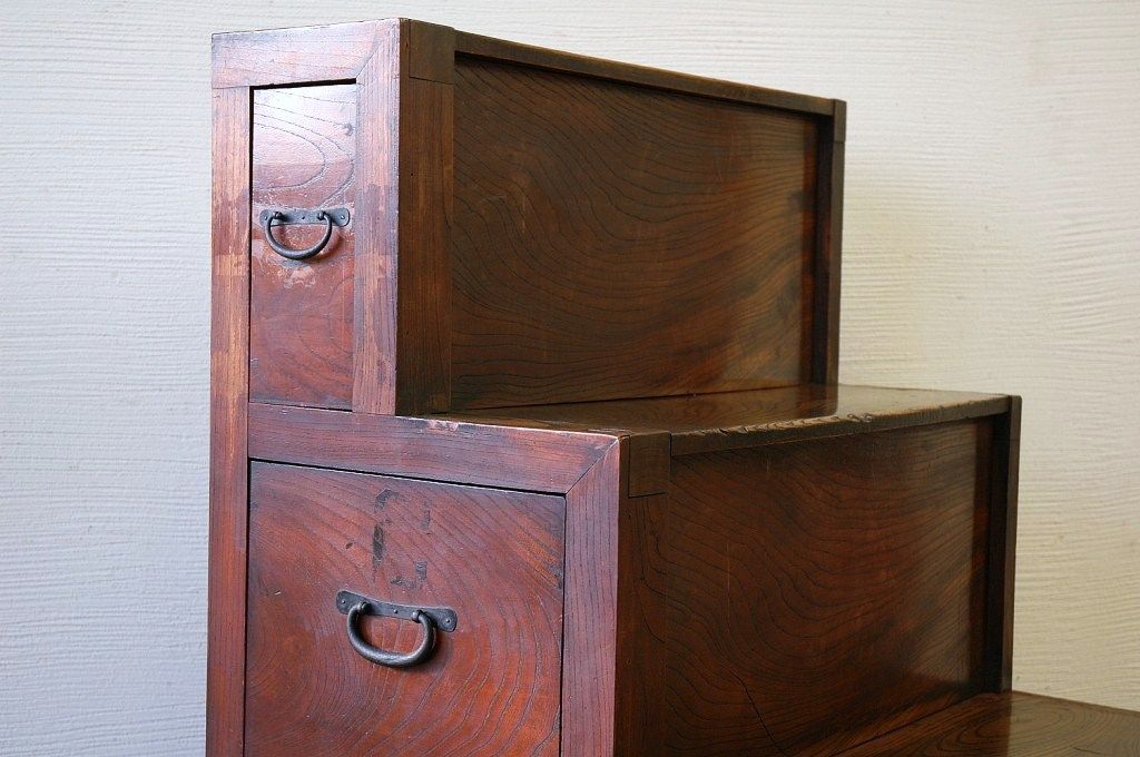 アンティーク家具　古い欅材の重厚な階段箪笥