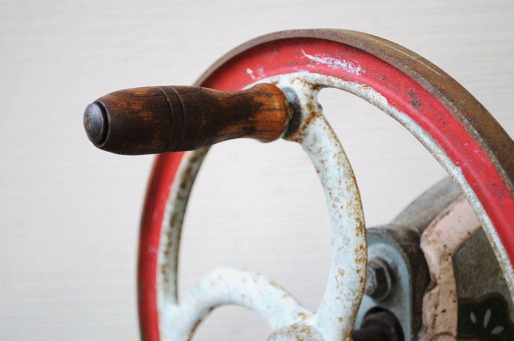アンティーク雑貨　レトロなデザインの古いかき氷機