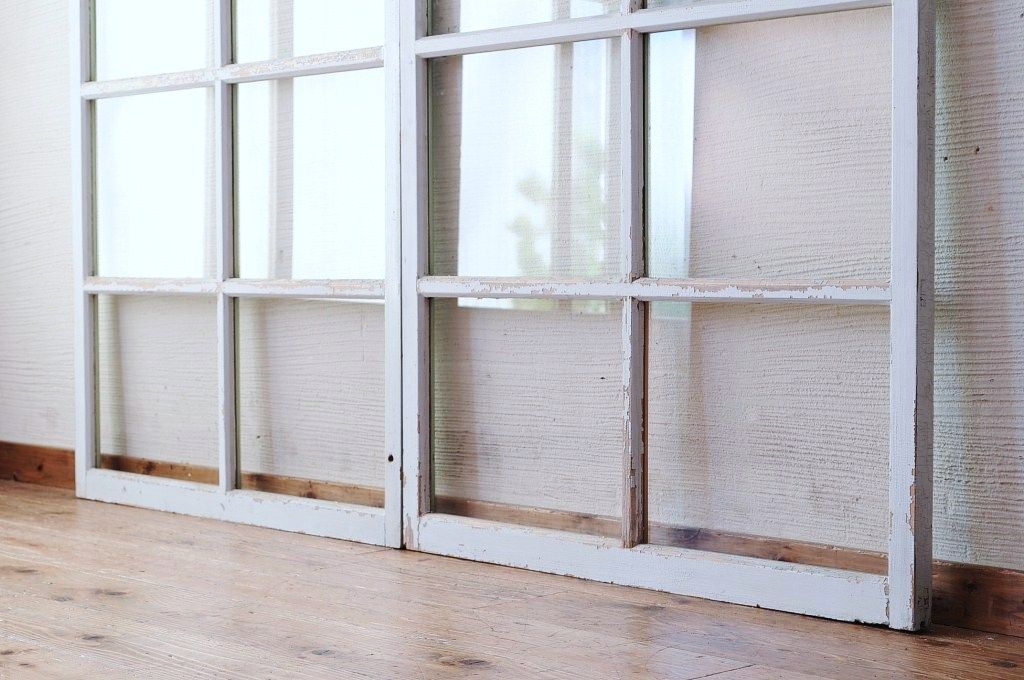 レトロ　古い学校のペンキの剥げた引き戸2枚セット2(窓)