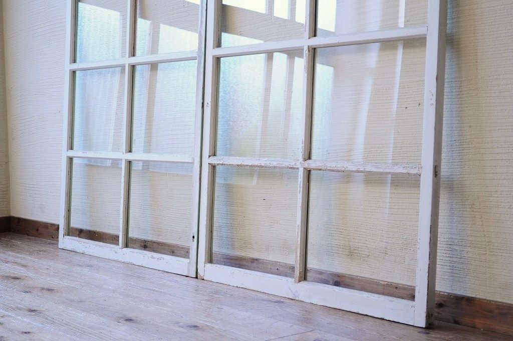 レトロ　古い学校のペンキの剥げた引き戸2枚セット5(窓)