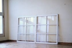 レトロ　古い学校のペンキの剥げた引き戸2枚セット9(窓)