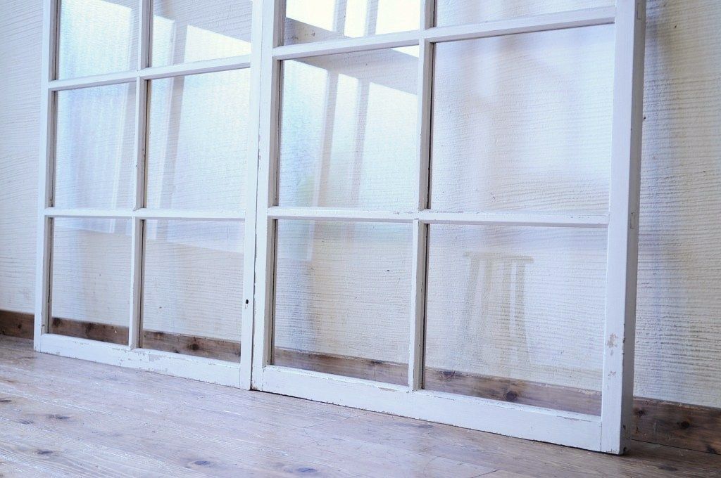 レトロ　古い学校のペンキの剥げた引き戸2枚セット9(窓)