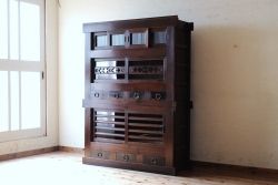 アンティーク家具　古い木のモダンなモールガラス入り水屋箪笥(食器棚)