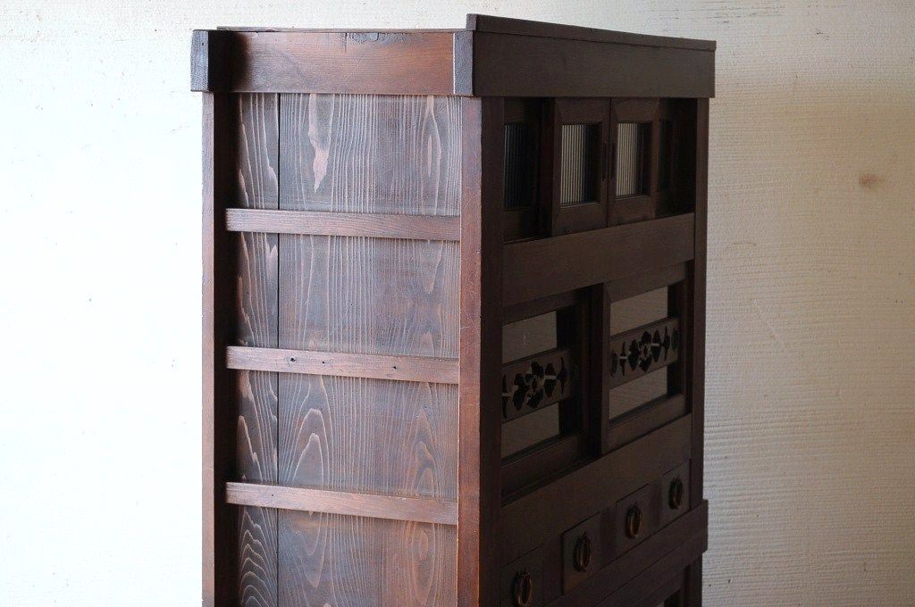 アンティーク家具　古い木のモダンなモールガラス入り水屋箪笥(食器棚)
