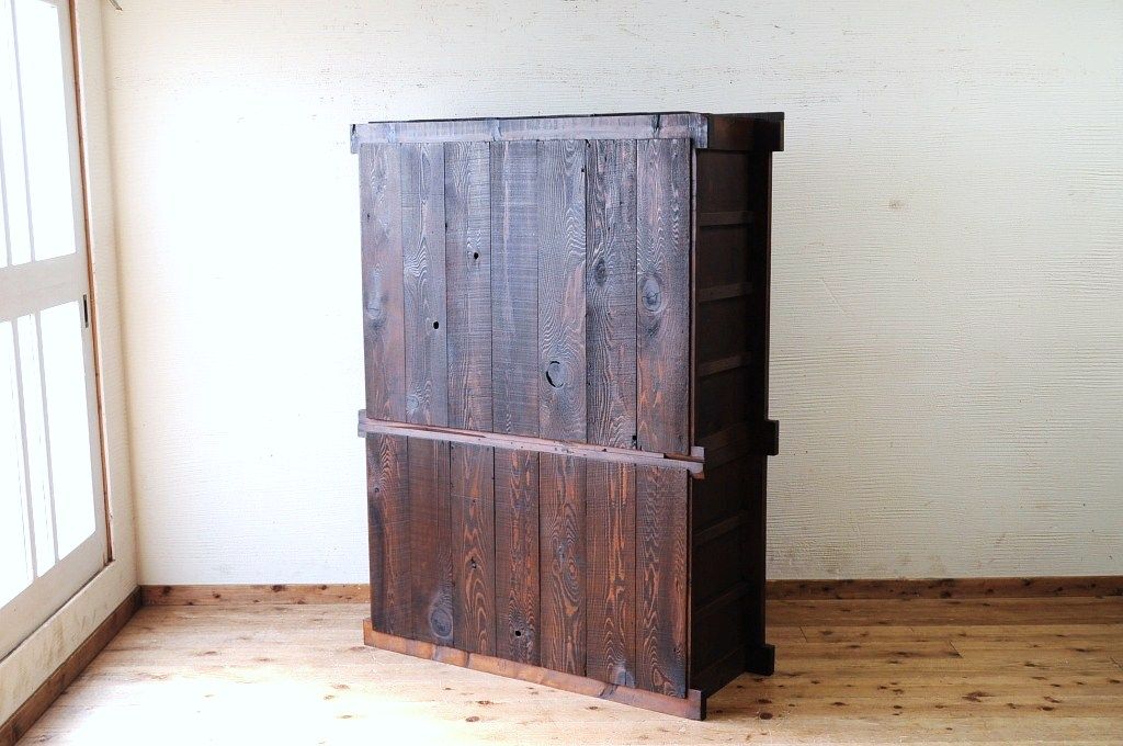 アンティーク家具　古い木のモダンなモールガラス入り水屋箪笥(食器棚)