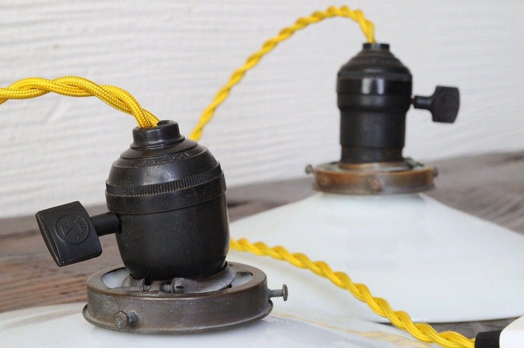 古いお家のシンプルな電笠2個セット8