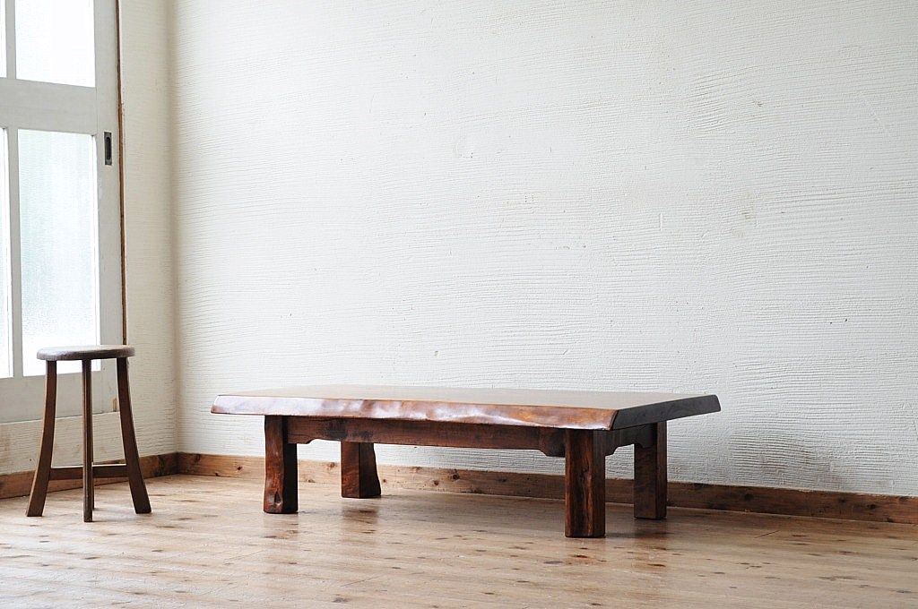 アンティーク家具　天板一枚板!小振りで重厚なテーブル