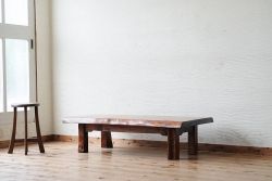 アンティーク家具　天板一枚板!小振りで重厚なテーブル