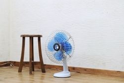 アンティーク雑貨　レトロなデザインの扇風機2