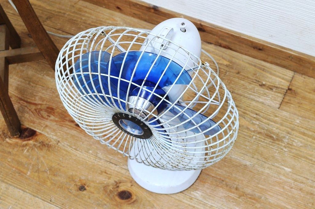 アンティーク雑貨　レトロなデザインの扇風機2