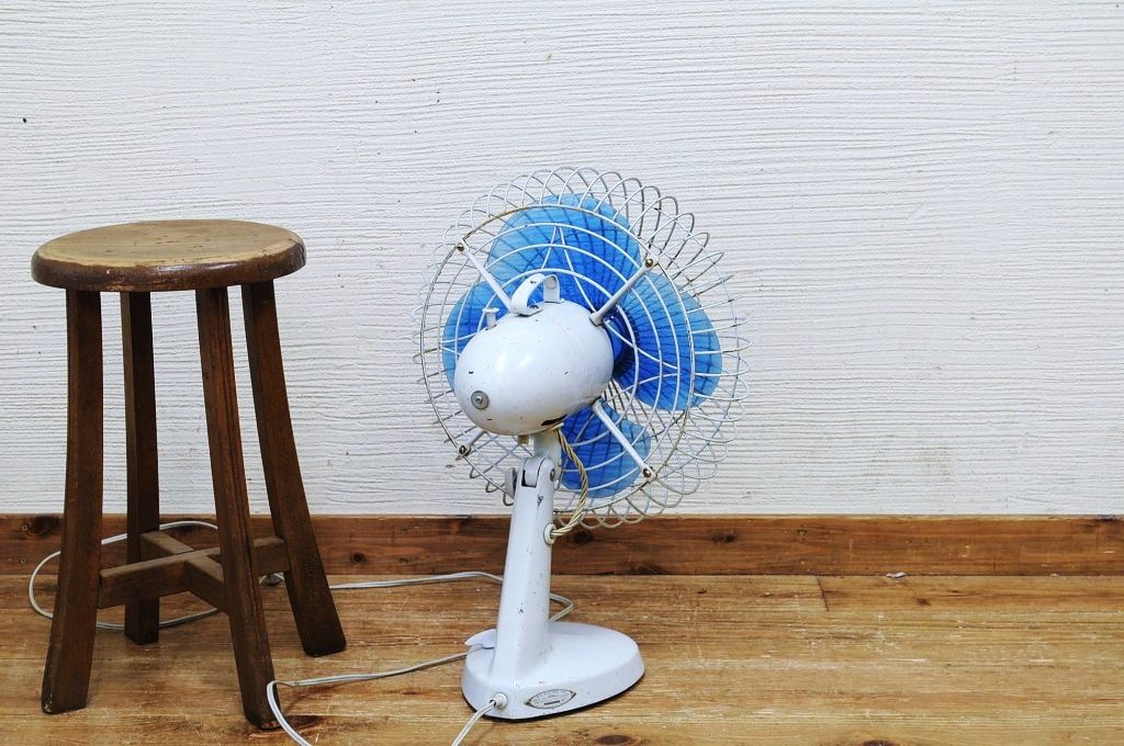 アンティーク雑貨　レトロなデザインの扇風機2
